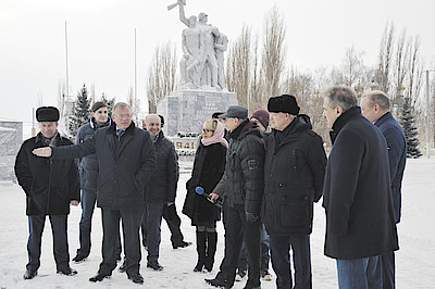 Новости Ливны -Н.В.Злобин (третий слева) с представителями Ливенского землячества. Фото М.Нестеровой.