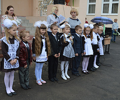 Новости Ливны -Первоклашки читают стихи. Фото автора.