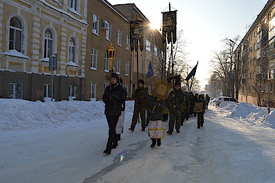 Новости Ливны -Крестный ход на ул. Горького (фото М. Нестеровой).