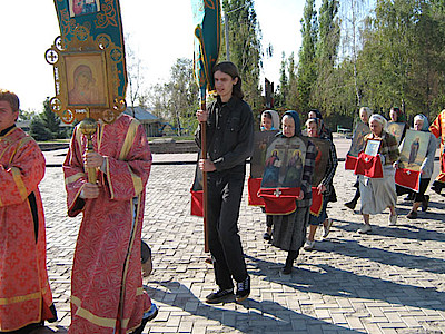 Новости Ливны -Крестный ход на площади Победы.