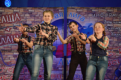 Новости Ливны -Выступает «OldSchool» (фото автора).