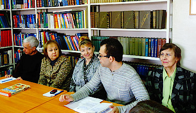 Новости Ливны -Денис Туголуков читает свои стихи (фото из архива библиотеки). Новости Ливны -Денис Туголуков читает свои стихи (фото из архива библиотеки).