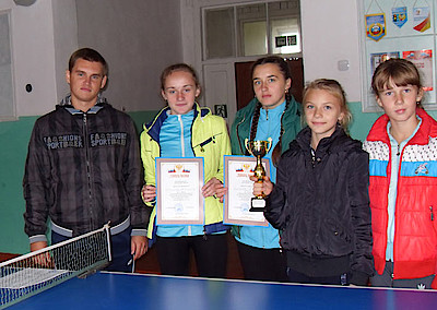 Новости Ливны -Преподаватель физкультуры А.В.Кузнецов привез учениц с соревнований с победой!