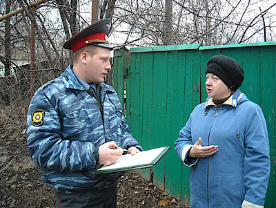 Новости Ливны -Участковый А. Г. Трубицин на своем участке. Новости Ливны -Участковый А. Г. Трубицин на своем участке.