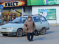 ZHenshchina-v-centre-perekrestka.jpg