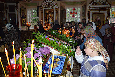 Новости Ливны -Поклонение святыне. Фото автора.