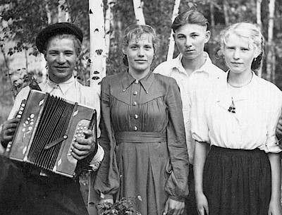 Новости Ливны -Семён и Сима, начало 1950-х гг. (фото из архива С. И. Дворядкиной).