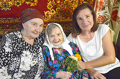 Новости Ливны -Нина Владимировна, Мария Тихоновна и Ольга Ивановна (слева направо). Фото автора.