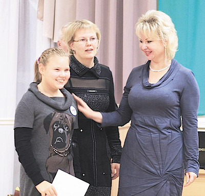 Новости Ливны -На фото начальник Управления культуры и архивного дела Орловской области А.Ю. Егорова и семья Печерских: мама Екатерина Геннадьевна и Даша, активные читатели.