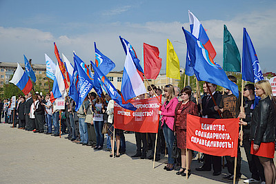 Новости Ливны -Участники митинга на пл. Победы (фото автора).