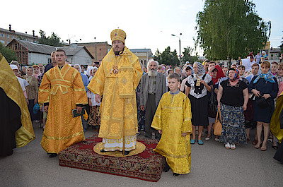 Новости Ливны -Крестный ход на улице Ленина (фото автора).