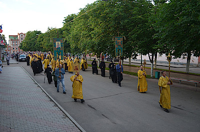 Новости Ливны -Крестный ход на улице Ленина (фото автора).