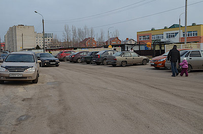 Новости Ливны -Стоянка у детского сада № 5 (фото автора). Новости Ливны -Стоянка у детского сада № 5 (фото автора).