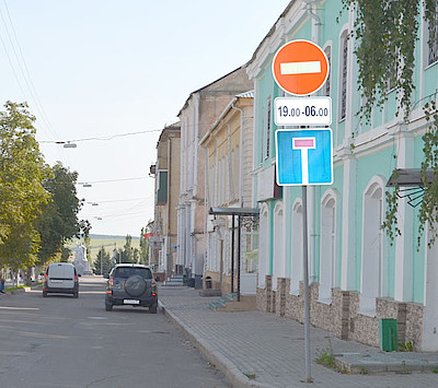 Новости Ливны -Вечером на ул.Ленина съезжаются любители шумного отдыха.
