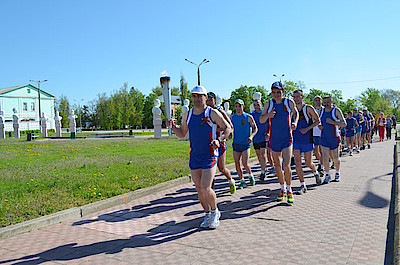Новости Ливны -Пробег у аллеи героев (фото автора).