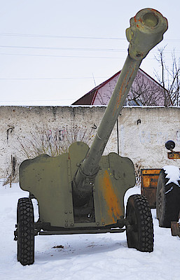 Новости Ливны -Пока пушка стоит в автопарке МУКП «Ливенское». Фото автора.