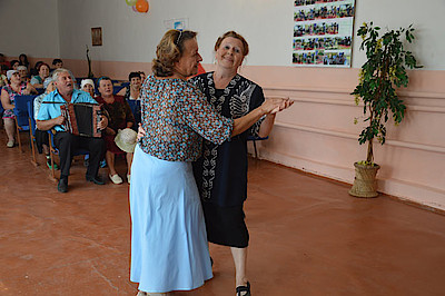 Новости Ливны -Справа налево: Л. И. Калинина, Т. П. Шепелева, О. Н. Жихорева (фото автора).