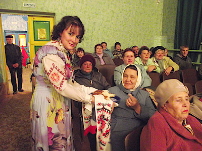 Новости Ливны -Хлеб-соль для гостей (фото автора).