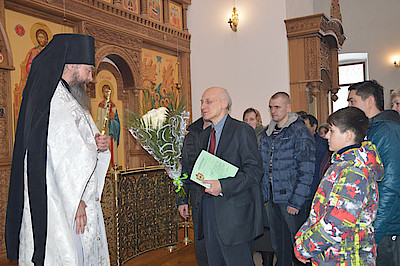 Новости Ливны -А.Е.Сорокин поздравляет о.Михаила с Крещением. Фото автора.