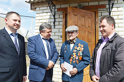 Новости Ливны -Слева направо: В.А.Фирсов, Ю.Н.Ревин, А.Е.Холоимов и С.В.Ревин (фото автора).