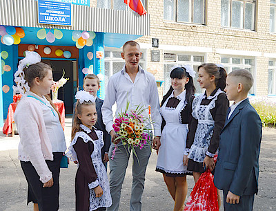 Новости Ливны -Артём Мишанов с учениками (фото автора). Новости Ливны -Артём Мишанов с учениками (фото автора).