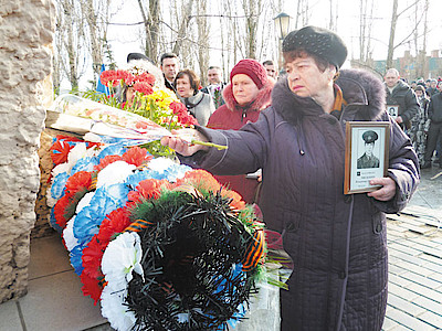 Новости Ливны -Возложение цветов к памятнику воинам-интернационалистам.