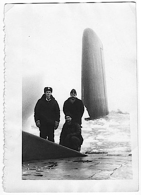 Новости Ливны -В. А. Свинцов (второй слева) в центральном военно-морском музее.