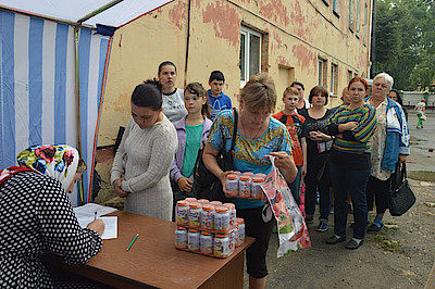 Новости Ливны -Очередь за гуманитарной помощью.