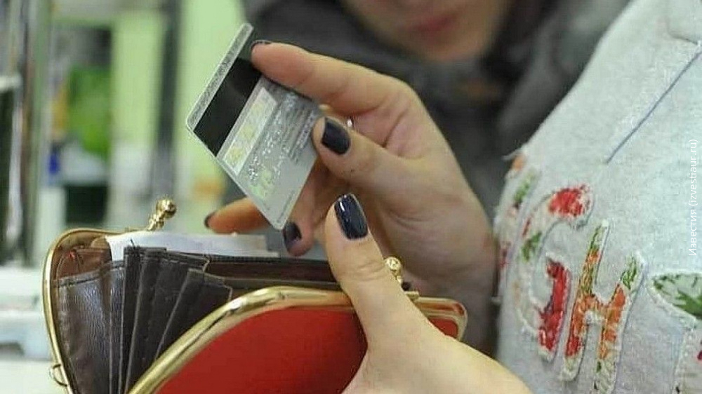 Жительница Ливен обчистила банковскую карту знакомого