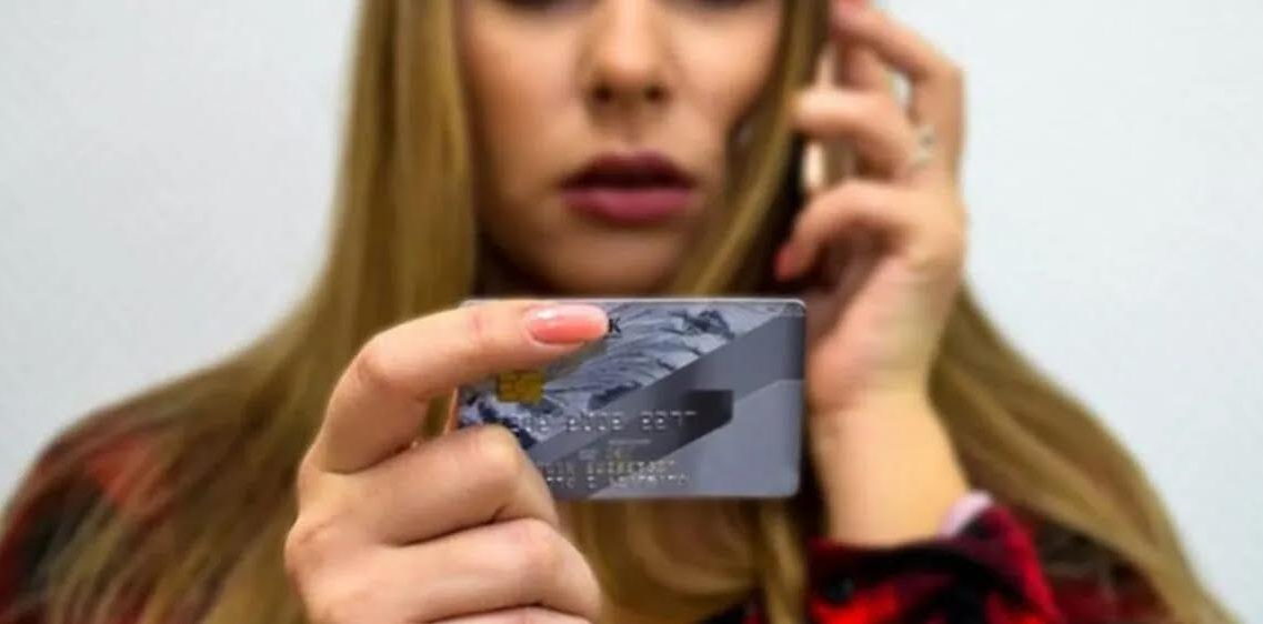 Жительница Ливен похищала деньги с банковских карт знакомых