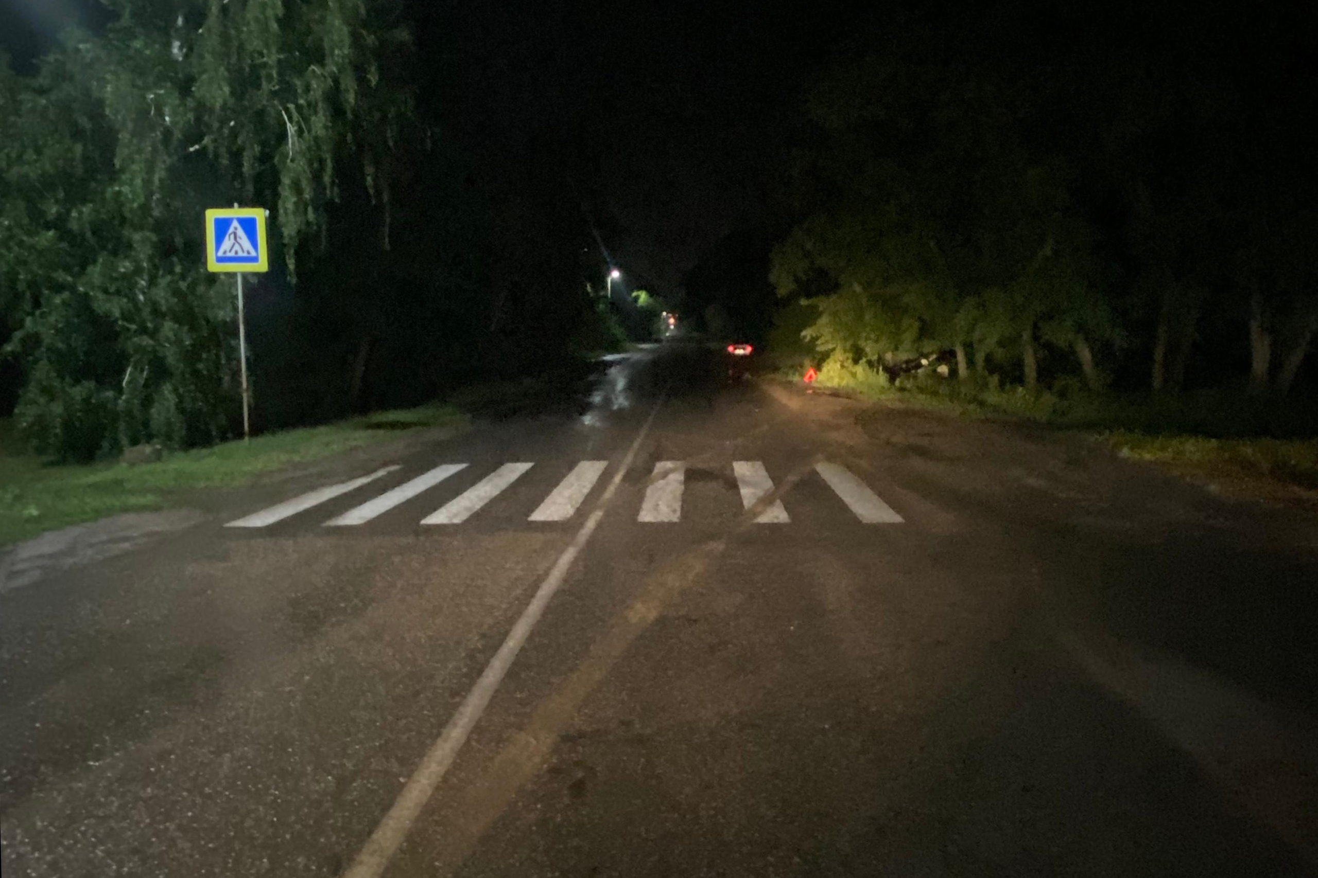 Ливенский автолюбитель угодил в больницу после наезда на дерево