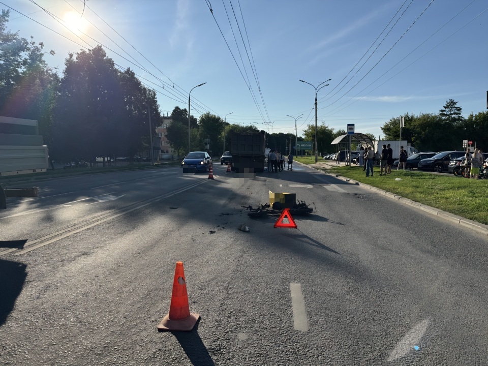 Молодой доставщик погиб под колёсами иномарки в Орле