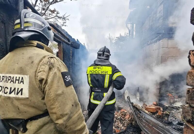 Дом на двух хозяев горел в Ливнах